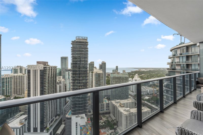 Comprar apartamento en SLS Lux Brickell 4302