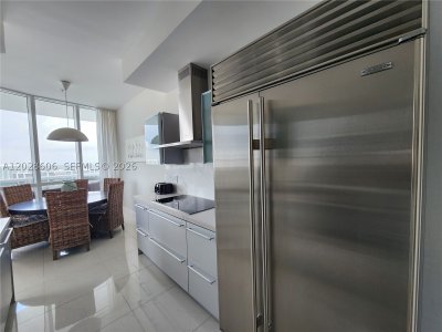 Aluguel de apartamento no Trump Royale 4101A