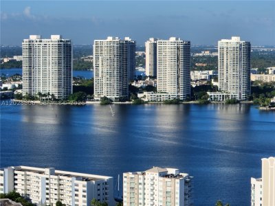 Aluguel de apartamento no Trump Royale 4101A