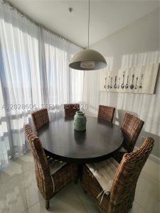 Aluguel de apartamento no Trump Royale 4101A
