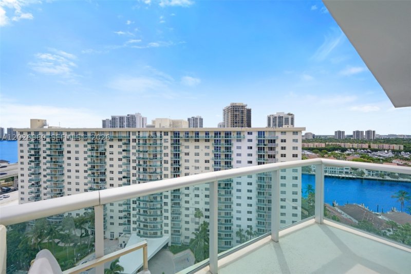 Apartment for rent at Ocean View PH-27