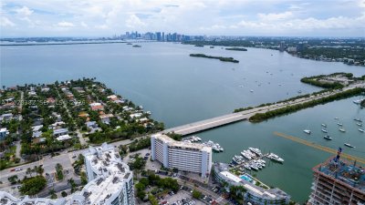 Comprar apartamento en Bayshore Yacht Tennis Club 810