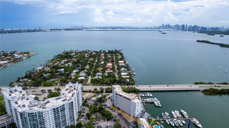 Comprar apartamento en Bayshore Yacht Tennis Club 810