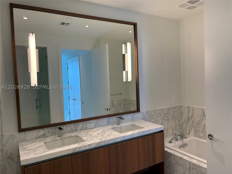 Apartment for rent at Una Residences at Brickell 901