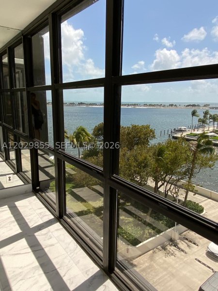 Comprar apartamento en Brickell Place II D610