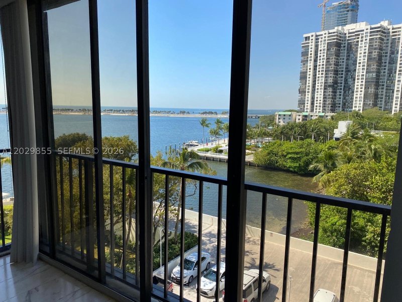Comprar apartamento en Brickell Place II D610