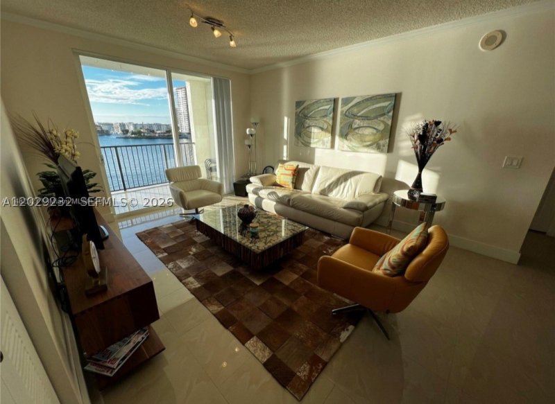 Alquiler de apartamento en Porto Bellagio 1605