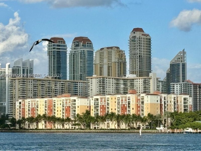 Alquiler de apartamento en Porto Bellagio 1605