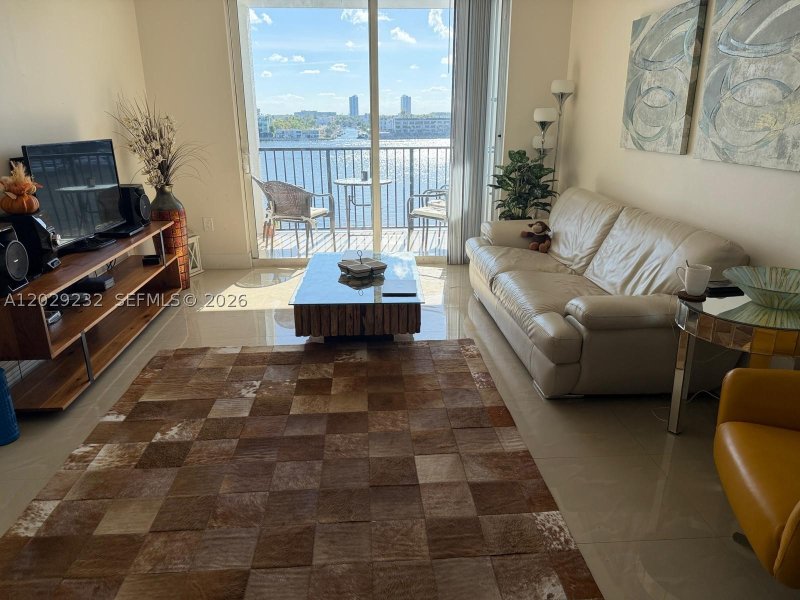 Alquiler de apartamento en Porto Bellagio 1605