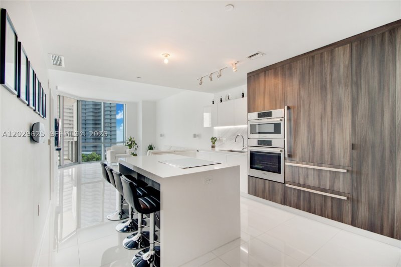 Condo for sale at Paramount Miami WorldCenter 1705