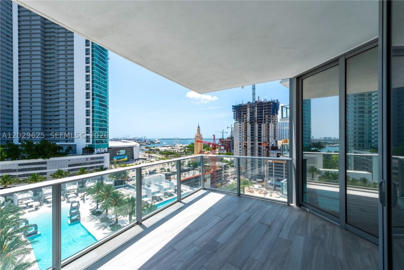 Condo for sale at Paramount Miami WorldCenter 1705