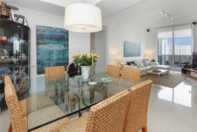 Comprar apartamento no Trump Tower Three 1105