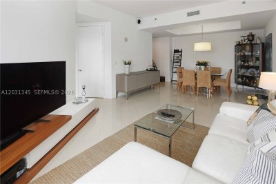 Comprar apartamento no Trump Tower Three 1105