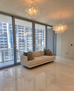 Aluguel de apartamento no Aston Martin Residences 2408W