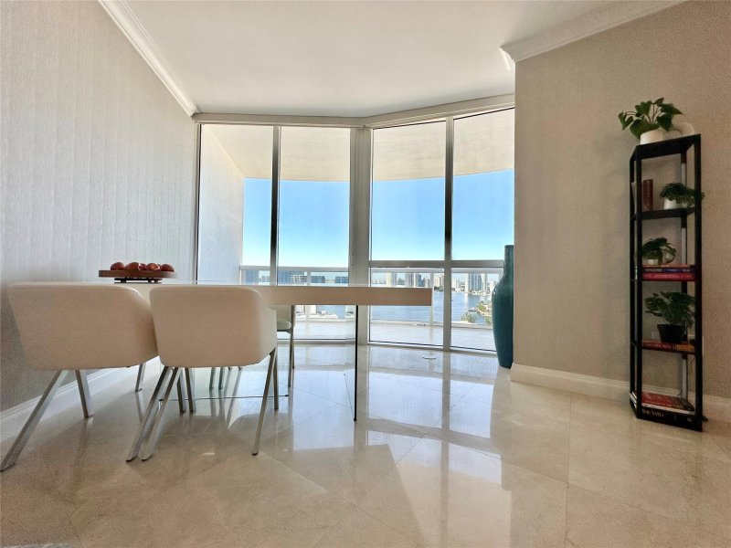 Apartment for rent at Trump Royale 1901