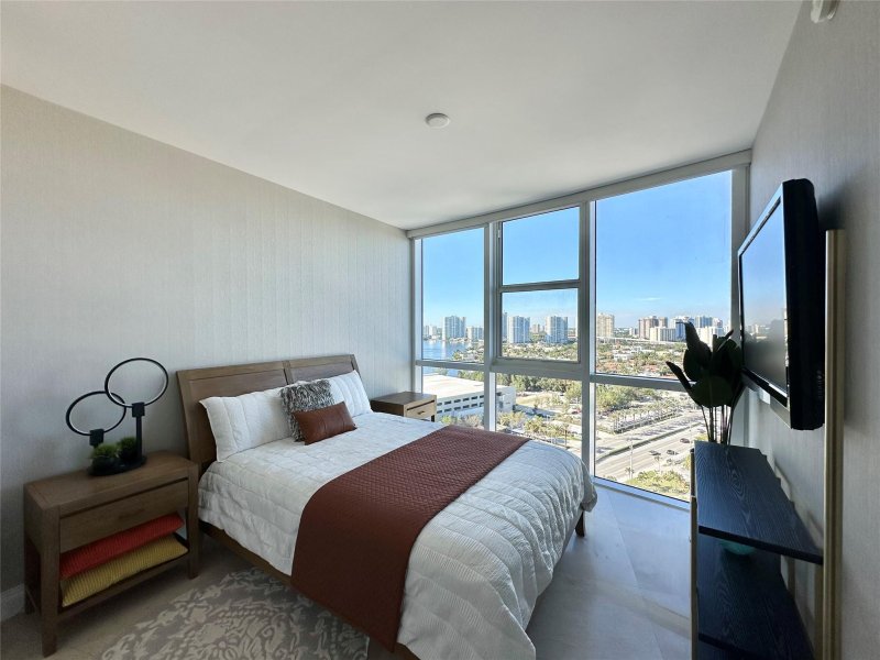 Apartment for rent at Trump Royale 1901