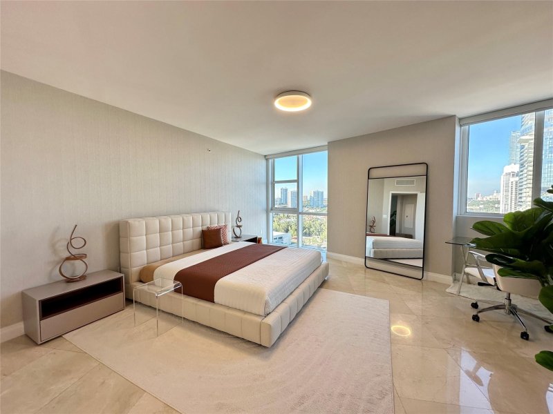 Apartment for rent at Trump Royale 1901