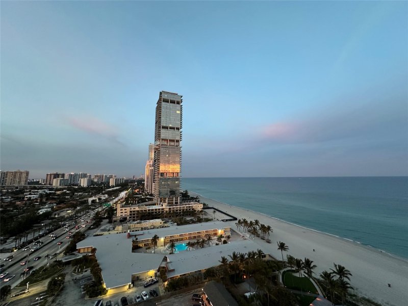 Apartment for rent at Trump Royale 1901