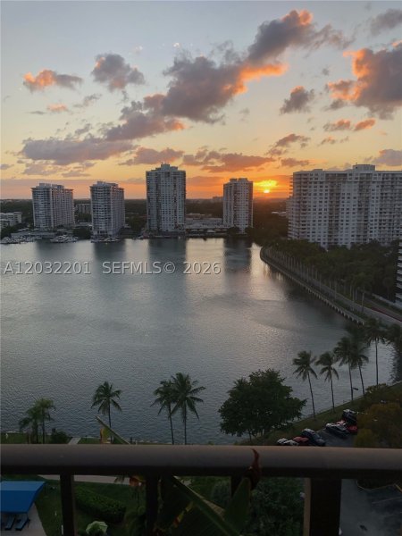 Comprar apartamento en Biscayne Cove 1710