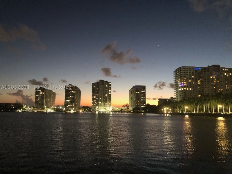 Comprar apartamento en Biscayne Cove 1710