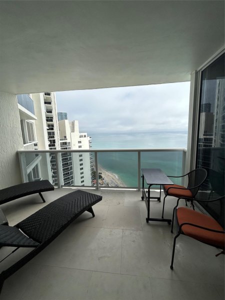 Aluguel de apartamento no Ocean Two 2807