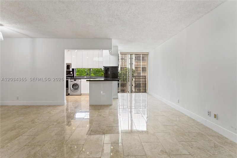 Apartment for rent at Plaza of the Americas 429