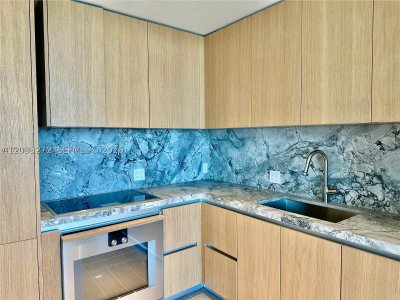 Comprar apartamento no Five Park Miami Beach 2108