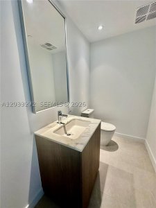 Comprar apartamento no Five Park Miami Beach 2108