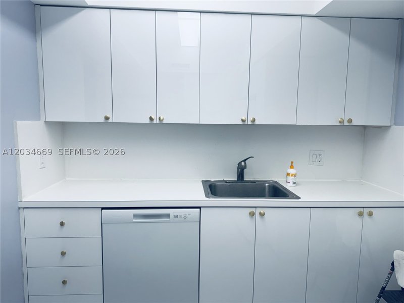 Apartment for rent at Alexander Towers 704