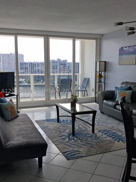 Apartment for rent at Alexander Towers 704