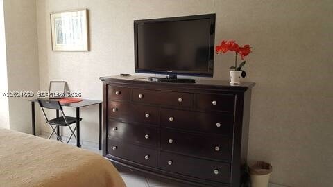 Apartment for rent at Alexander Towers 704