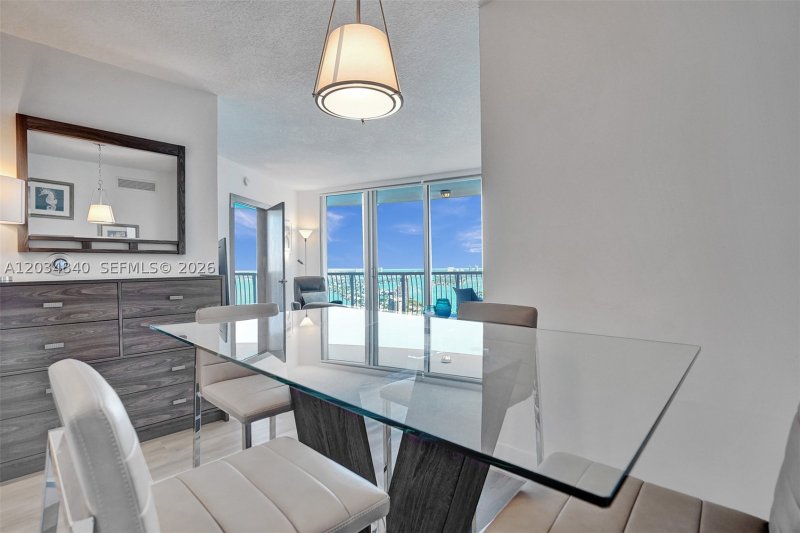 Aluguel de apartamento no Opera Tower 3802