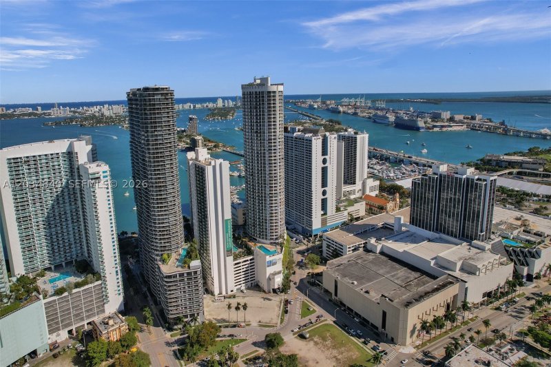 Aluguel de apartamento no Opera Tower 3802