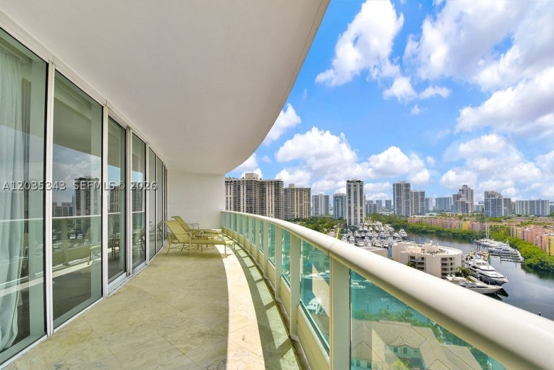 Comprar apartamento en Porto Vita 1701