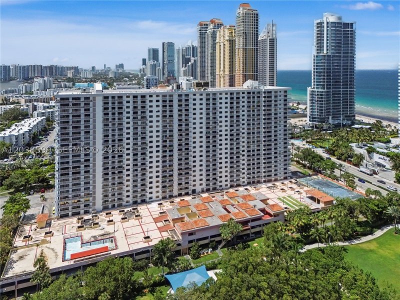 Condo for sale at Winston Towers M18