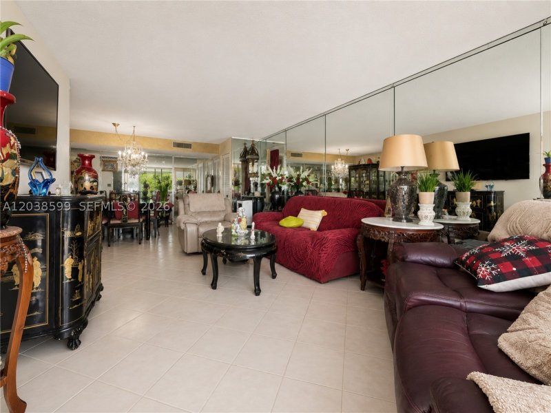 Condo for sale at Winston Towers M18