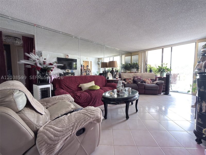 Condo for sale at Winston Towers M18