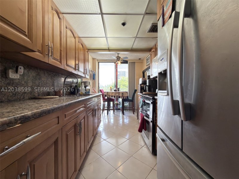 Condo for sale at Winston Towers M18