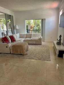 Aluguel de apartamento no Village by the Bay 1305 w/ GARA