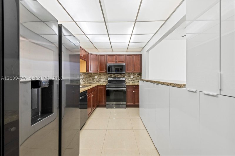Apartment for rent at Ocean View PH-6