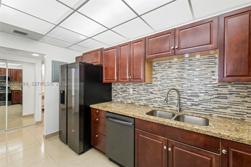Apartment for rent at Ocean View PH-6