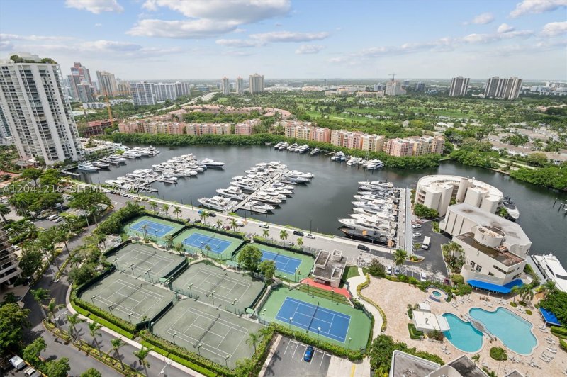 Comprar apartamento no Turnberry Isle PHC