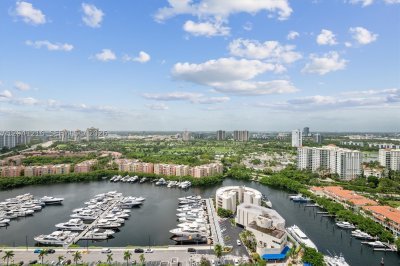 Comprar apartamento no Turnberry Isle PHC