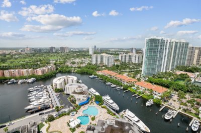 Comprar apartamento no Turnberry Isle PHC