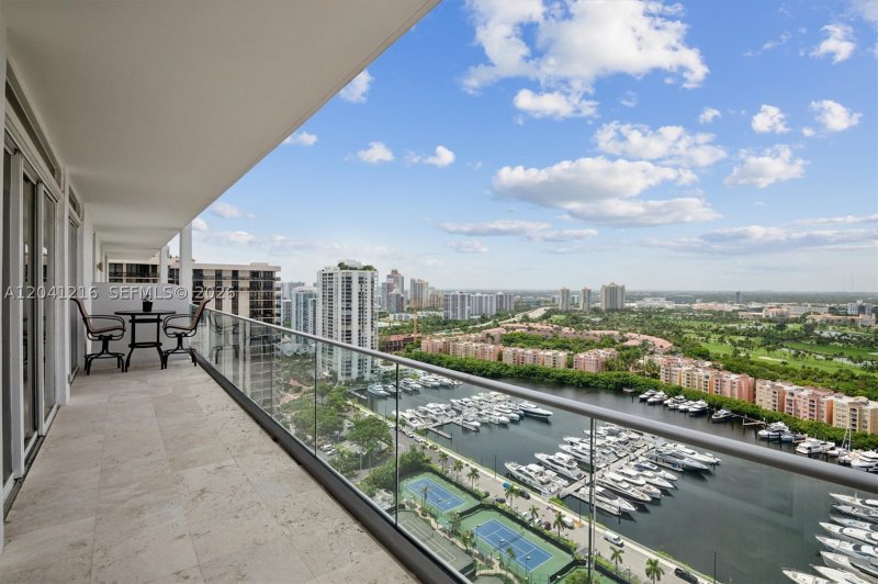 Comprar apartamento no Turnberry Isle PHC