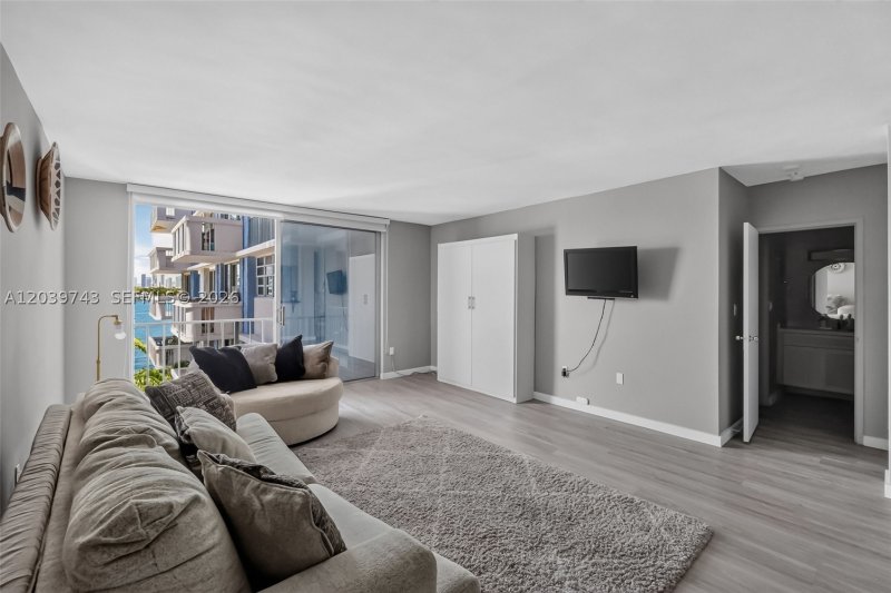 Apartment for rent at South Bay Club 533