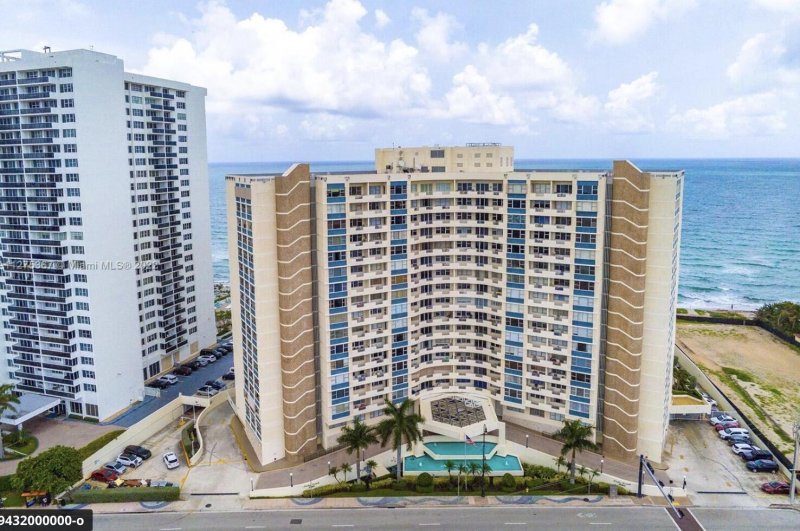 Condo for sale at Parker Dorado 414