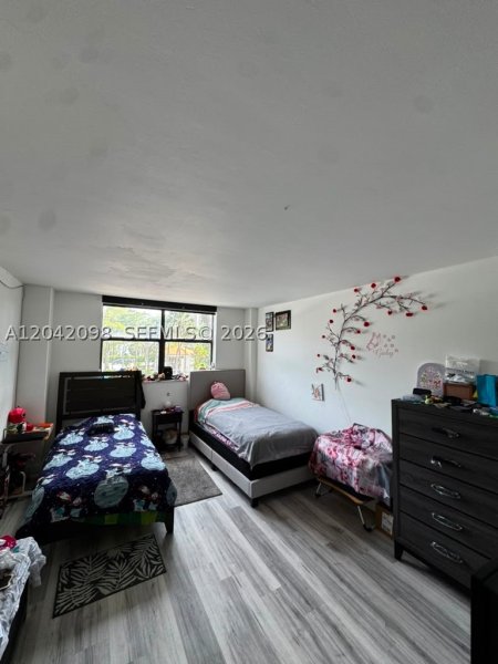 Condo for sale at Winston Towers M11