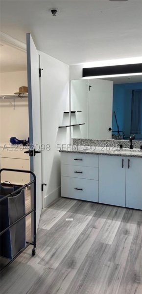 Condo for sale at Winston Towers M11