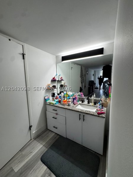 Condo for sale at Winston Towers M11